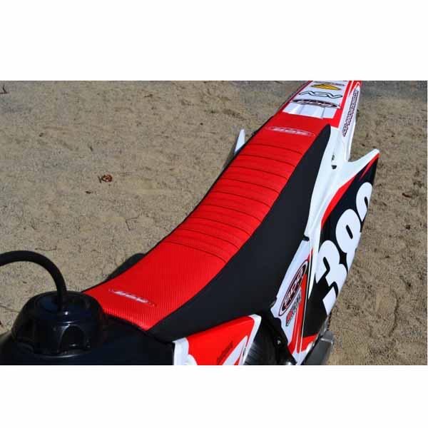 SDG 9 Pleat Gripper Seat Covers offer superior grip and traction for all riding conditions with 9 additional pleated sections and are available in black, red/black, green/black, orange/black and blue/black, depending on applications