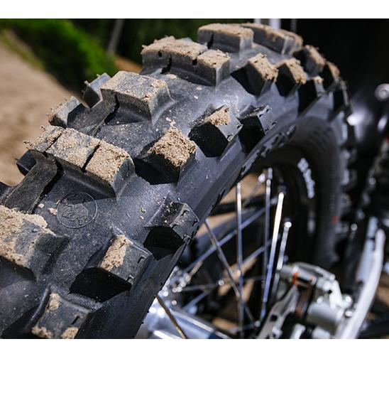 90/90-21 TYRE 6 DAYS EXTREME HARD closed out NLA