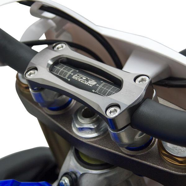 DF-ZE33-3103 on bike